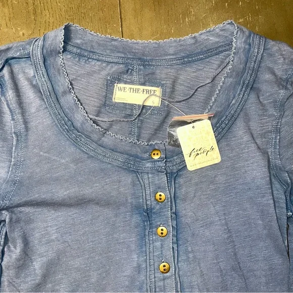 We The Free People Blue Long Sleeve Shirt Button Crochet Small NWT - Picture 2 of 7